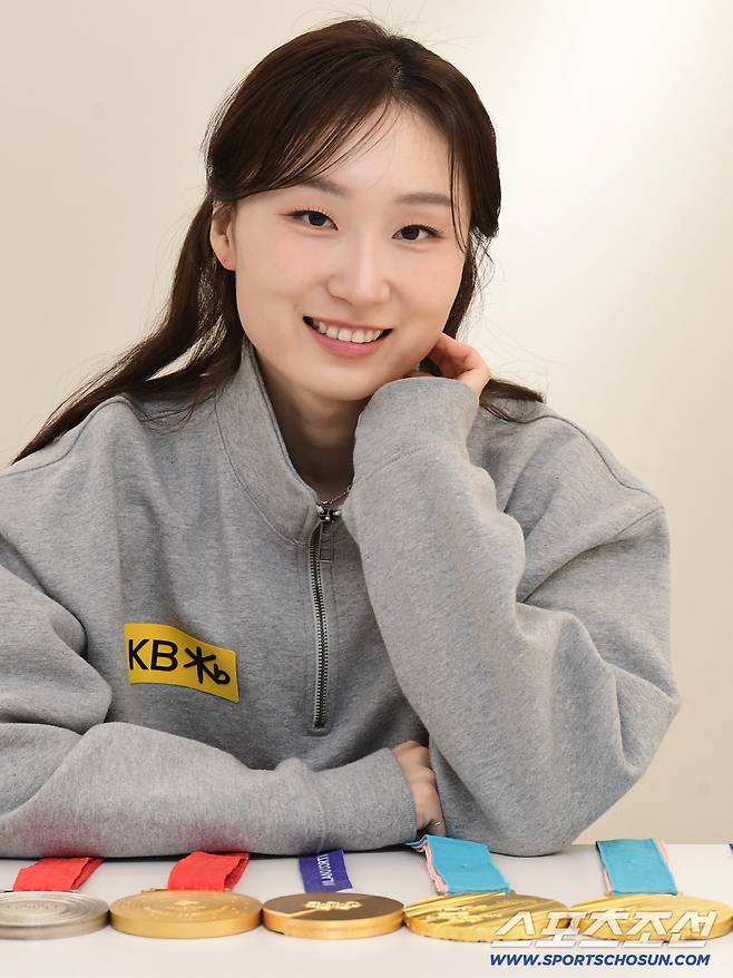 쇼트트랙 간판스타 최민정이 본지와 인터뷰에 앞서 포즈를 취했다. 최민정은 올림픽 통산 7개(금메달 4개, 은메달 3개) 메달을 획득했다. 삼성동=송정헌 기자songs@sportschosun.com/2026.03.12/