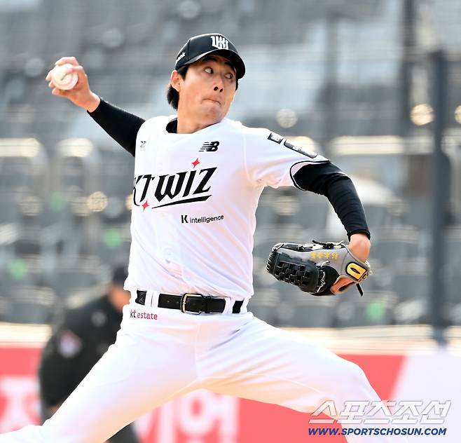 16일 수원KT위즈파크에서 열린 LG와 KT의 시범경기. KT 스기모토가 역투하고 있다. 수원=허상욱 기자wook@sportschosun.com/2026.03.16/