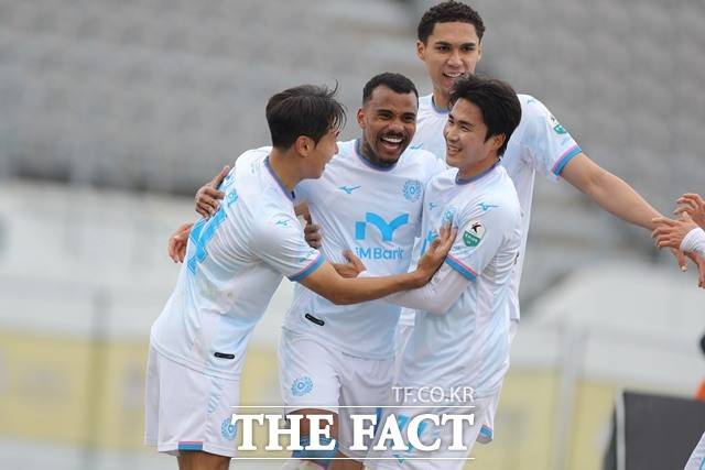 개막 3연승을 달리고 있는 대구FC 선수들./K리그