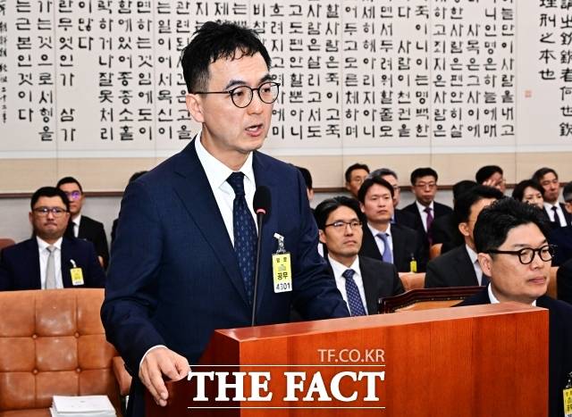 구자현 검찰총장 직무대행(대검찰청 차장검사)은 지난 19일 검찰 전체 구성원에게 이메일을 보내 "이번 공소청법 제정안에 대검의 노력이 상당 부분 반영되지 않은 것에 검찰총장 직무대행으로서 죄송스러운 마음"이라며 "검찰 가족 여러분도 속상한 마음이 클 것으로 생각된다"며 유감을 표했다. /배정한 기자