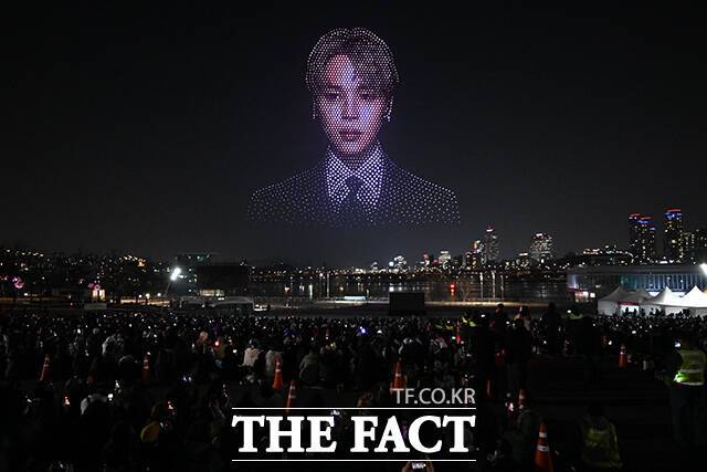 드론으로 보여지는 BTS 멤버 지민.