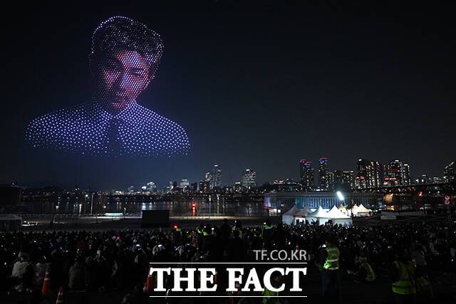 드론으로 보여지는 BTS 멤버 RM.