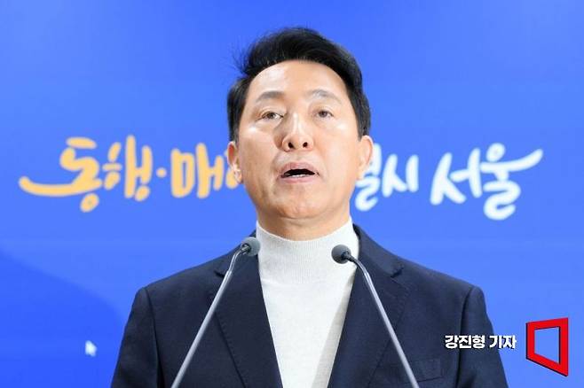 오세훈 서울시장이 17일 서울시청 브리핑룸에서 6.3 지방선거 공천 신청과 관련해 입장을 밝히고 있다. 2026.3.17 강진형 기자
