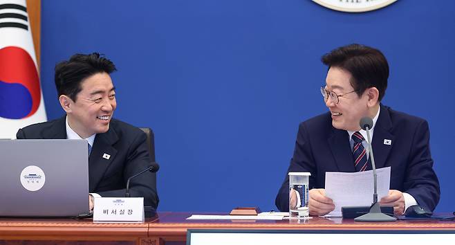 이재명 대통령이 지난 2월 12일 청와대에서 열린 수석보좌관회의에서 발언하고 있다./뉴스1