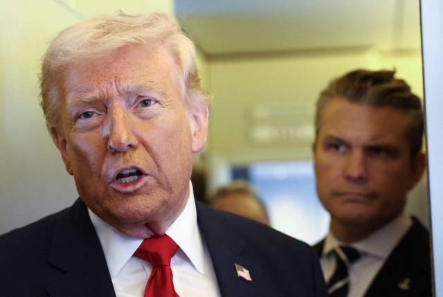 도널드 트럼프 미국 대통령과 피트 헤그세스 미국 국방부 장관. 로이터 연합뉴스