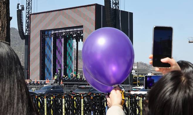 21일 서울 광화문광장에서 열리는 방탄소년단(BTS) 컴백 공연을 앞두고 안전사고 우려가 커지고 있다./사진=연합뉴스