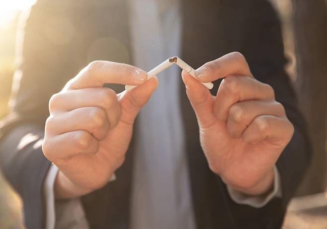 담배를 끊은 지 2년이 지난 후부터 폐암 발생 위험이 유의미하게 감소하는 것으로 확인됐다./사진=클립아트코리아