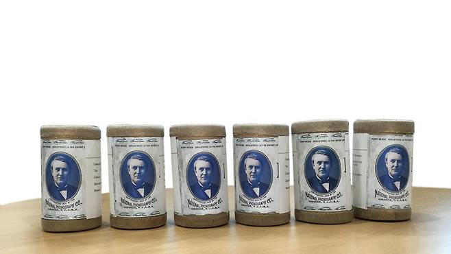 These six cylinder records, copied from 1896 originals, contain 11 songs, including “Arirang” and the then-Korean national anthem, and are displayed at the K POP Museum in Gyeongju, North Gyeongsang. [EMUSEUM]