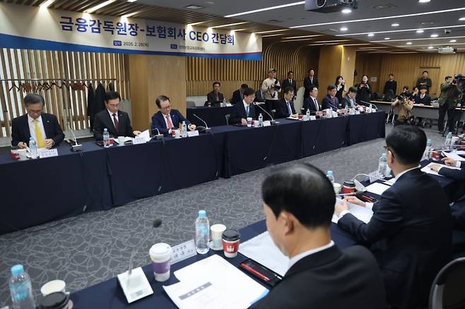 이찬진 금융감독원장이 지난달 26일 오후 서울 종로구 생명보험교육문화센터에서 열린 보험회사 CEO들과 간담회에서 발언하고 있다.  /사진=뉴스1  Copyright (C) 뉴스1. All rights reserved. 무단 전재 및 재배포,  AI학습 이용 금지. /사진=(서울=뉴스1) 이광호 기자