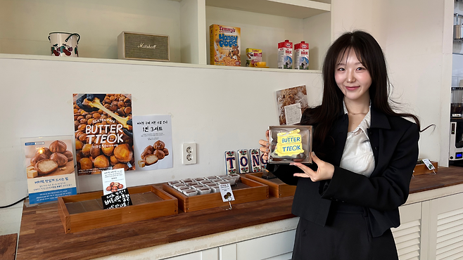 18일 서울 강남구 ‘이웃집통통이’에서 박현정 본부장이 헤럴드경제와 인터뷰 후 사진을 촬영하고 있다. 박연수 기자