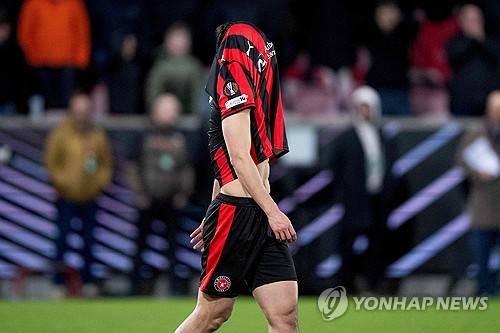 승부차기에 실축한 뒤 아쉬워하는 조규성 [AFP=연합뉴스]
