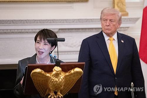 정상회담을 시작하는 다카이치 일본 총리(좌)와 트럼프 미국 대통령 [UPI=연합뉴스 제공]