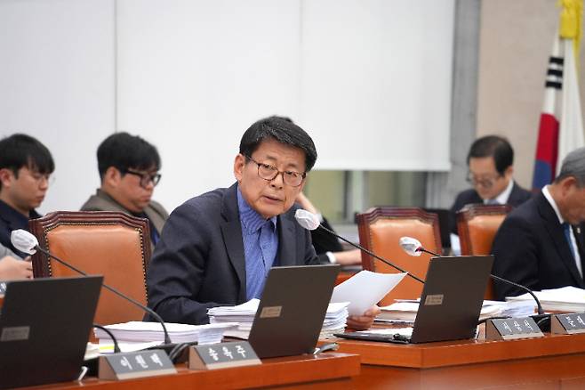 서삼석 국회의원, 국회 농해수위 전체 회의 질의 모습. 서 의원실 제공