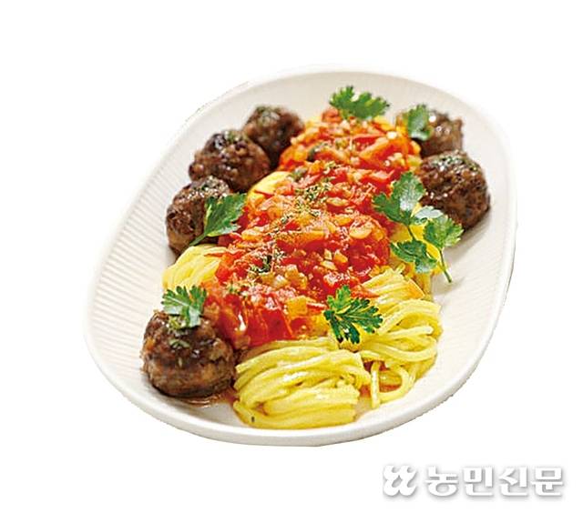 고기와 토마토소스에 쫄깃한 면이 어우러져 풍부한 식감을 주는 미트볼 스파게티. 사진=김원철 프리랜서 기자