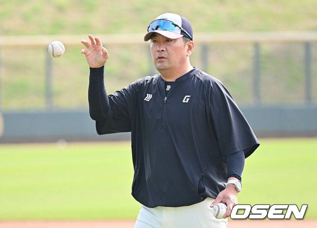 [OSEN=타이난(대만), 이석우 기자] 롯데 자이언츠 문규현 코치 / foto0307@osen.co.kr