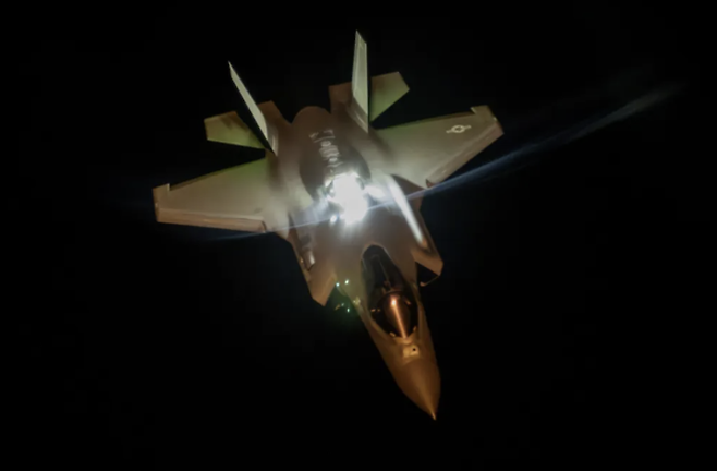 미 중부사령부 작전 책임 지역 상공을 비행하는 F-35 전투기. 미군 제공