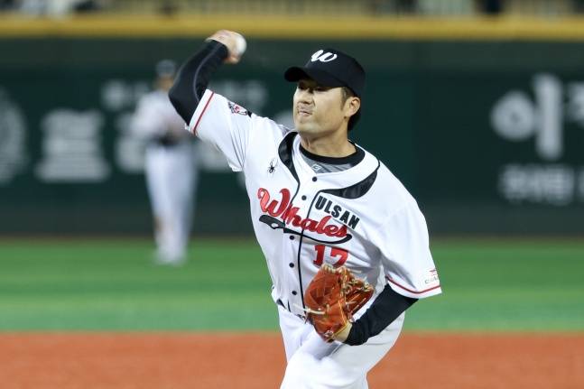 울산 웨일즈 오카다 아키타케가 20일 울산 문수야구장에서 열린 2026 메디힐 KBO 퓨처스리그 홈 개막전에서 투구하고 있다. /사진=울산 웨일즈 제공