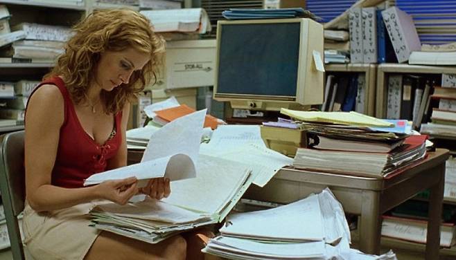 최근 법조계에서 '한국형 디스커버리 제도'를 도입하려는 움직임이 활발하게 일어나고 있다. 사진은 영화 '에린 브로코비치'의 한 장면.[사진 | 더스쿠프 포토]