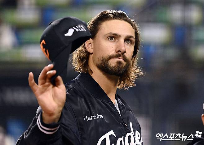 라이언 와이스(휴스턴 애스트로스)가 미국 플로리다주 웨스트팜비치의 캑타이파크 오브 더 팜 비치에서 열린 2026 미국 메이저리그(MLB) 뉴욕 메츠와의 시범경기에 구원 등판해 ⅔이닝 2피안타 4볼넷 3실점을 기록했다. 최고구속은 96.7마일(약 156km/h)이 찍혔다. 와이스의 한화 시절 모습. 엑스포츠뉴스 DB