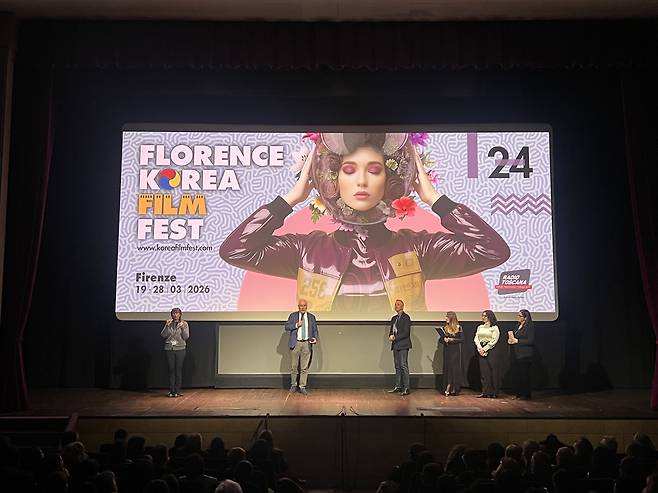 24회 피렌체 한국영화제 개막…올해도 '문전성시' (피렌체=연합뉴스) 민경락 특파원 = 이탈리아에서 열리는 한국영화축제 '피렌체 한국영화제'가 19일(현지시간) 막을 올렸다. 이날 영화제에는 에우제니오 쟈니 토스카나 주지사, 사라 푸나로 피렌체 시장 등 현지 지역 인사들이 직접 참석했다. 김준구 주이탈리아 한국대사, 김누리 한국문화원장도 자리를 함께했다. 2026.3.19 rock@yna.co.kr