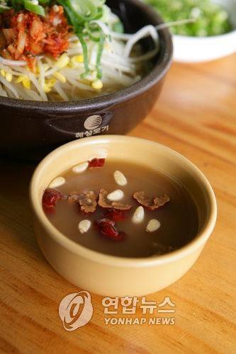 전주의 명물 음식인 콩나물 국밥과 모주./김주형 기자 [연합뉴스 자료 사진]