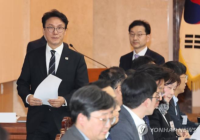 범정부 드론·대드론 통합 TF 회의 참석하는 김민석 총리 (서울=연합뉴스) 이정훈 기자 = 김민석 국무총리가 20일 서울 종로구 정부서울청사에서 열린 범정부 드론·대드론 통합 TF 회의에 참석하고 있다. 2026.3.20 uwg806@yna.co.kr