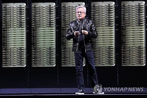 CES에서 기조연설하는 젠슨 황 엔비디아 CEO[출처 : 연합뉴스 자료사진]