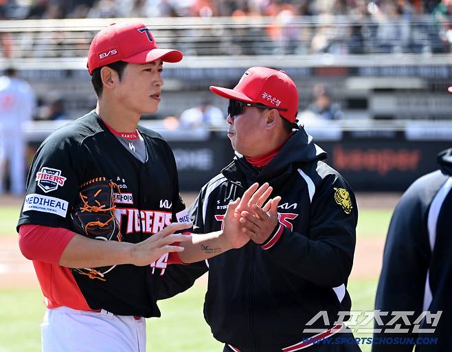 19일 대전한화생명볼파크에서 열린 KIA와 한화의 시범경기. KIA 선발투수 이태양이 1회말 투구를 마친 후 더그아웃으로 향하고 있다. 대전=허상욱 기자wook@sportschosun.com/2026.03.19/