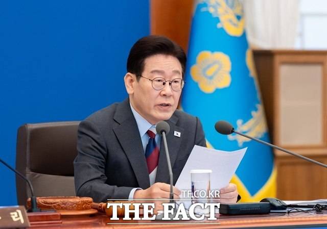 SBS 프로그램 '그것이 알고 싶다' 제작진이 20일 이 대통령의 이른바 '조폭 연루설'을 제기했던 과거 보도에 대해 공식 사과했다. /청와대