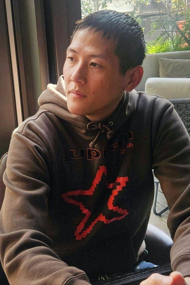 래퍼 PM kenobi가 도쿄 신주쿠의 한 카페에서 아시아경제와 만나 인터뷰하고있다. 전진영 기자.