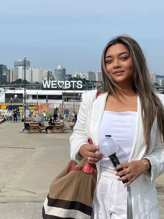 BTS 데뷔 10주년 페스타 행사장을 찾은 수리남 출신 앰버리엔 말리하 피어칸(33)./독자 제공