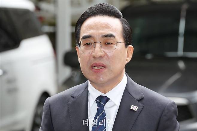 박홍근 기획예산처 장관 후보자가 지난 3일 오전 서울 중구 예금보험공사 본사에 마련된 인사청문회 준비 사무실로 출근을 하며 취재진의 질문에 답변하고 있다. ⓒ데일리안 홍금표 기자