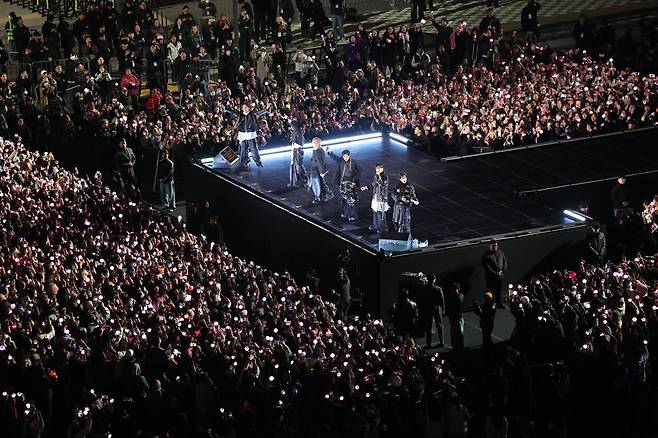 방탄소년단(BTS)이 21일 서울 광화문광장에서 컴백 기념 공연인 ‘BTS 컴백 라이브: 아리랑’을 펼치고 있다. 2026.3.21 사진공동취재단