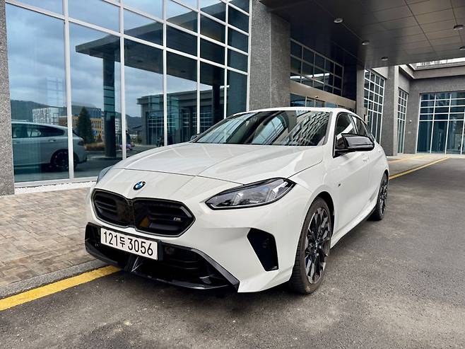 BMW 뉴 M135 xDrive. 사진=김동찬 기자.