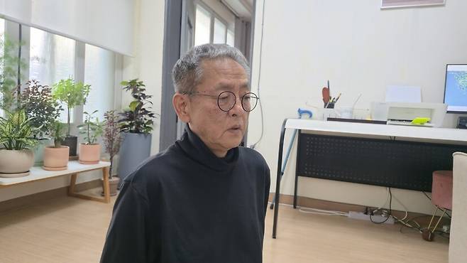 2026년 3월11일 말기 간암 환자인 전경철씨가 자신의 아들이 1년간 장애인거주시설 입소를 거부당한 상황을 설명하고 있다. 손고운 기자