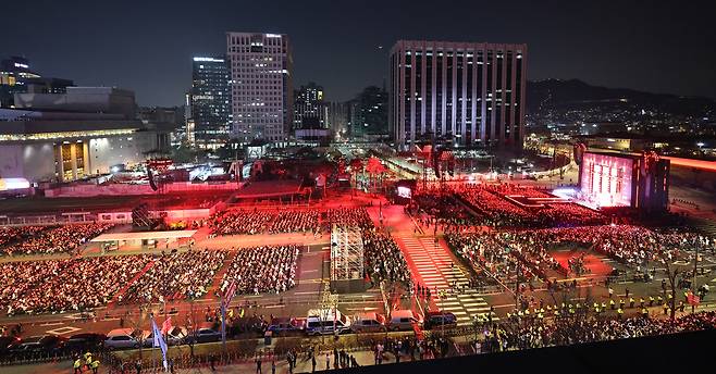 방탄소년단(BTS)이 21일 오후 서울 광화문 광장에서 정규 5집 ‘아리랑(ARIRANG)’ 앨범 발매를 기념해 컴백 무대를 선보이고 있다. 방탄소년단은 오후 8시부터 약 1시간에 걸쳐 신곡과 히트곡 무대를 선사한다. 2026.03.21 사진공동취재단