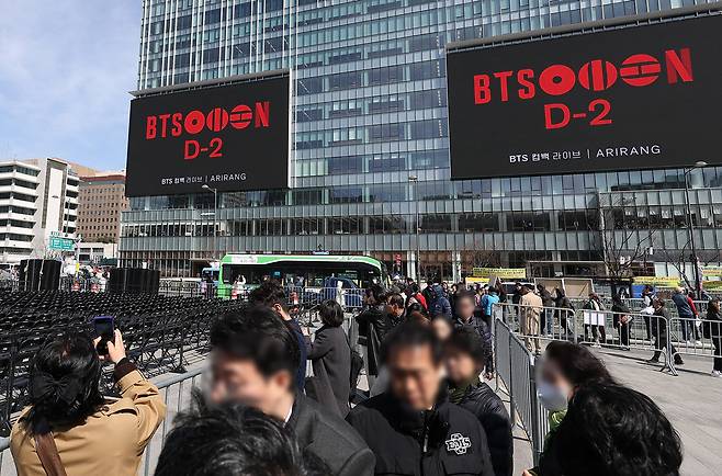 A BTS-related video is displayed on a digital billboard at Gwanghwamun Square  on Thursday in Seoul, two days ahead of the group’s concert. (Yonhap)