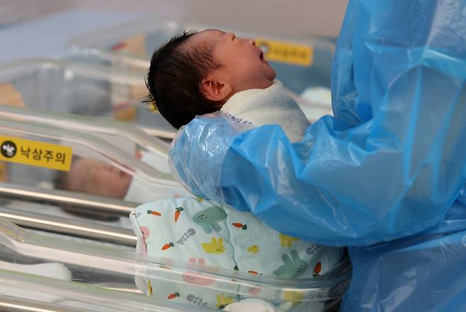 A newborn baby is seen at a hospital in Goyang, Gyeonggi, on Nov. 26, 2025. [YONHAP]