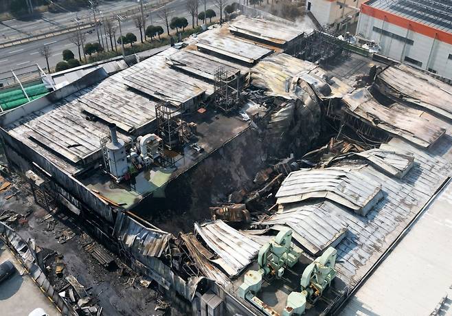 지난 20일 화재가 발생해 70명 이상 사상자가 발생한 대전 대덕구 자동차 부품회사의 모습. 연합뉴스