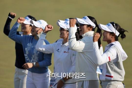 경기후 '삼천리 에너지' 외치는 삼천리 구단선수들 / 사진=마니아타임즈 손진현 기자