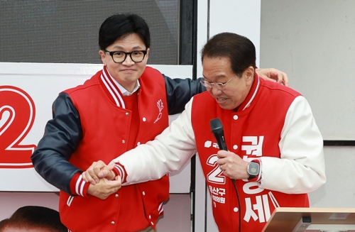 한동훈 전 국민의힘 대표와 권영세 국민의힘 의원. [연합뉴스]