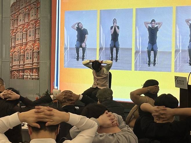 이날 행사에서는 인도 요가를 체험할 수 있는 체어 요가 및 호흡 명상 워크샵을 진행했다./사진=김지은 여행+ 기자