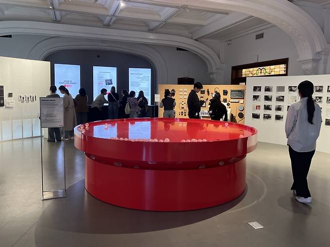 신세계백화점 본점 더 헤리티지 4층에 열린 ‘BTS POP-UP : ARIRANG’. 신세계백화점과 하이브(HYBE)가 이번 BTS 신보 발매를 기념해 협업해 개최한 팝업스토어다. (이채원 기자)