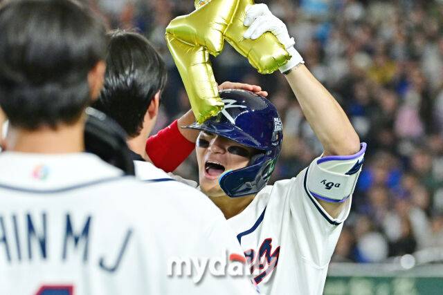 8일 일본 도쿄돔에서 열린 2026 월드 베이스볼 클래식(WBC) 조별리그 한국-대만 경기. 김도영이 6회말 1사 1루에 역전 투런포를 친 후 기뻐하고 있다./도쿄(일본)=한혁승 기자 hanfoto@mydaily.co.kr