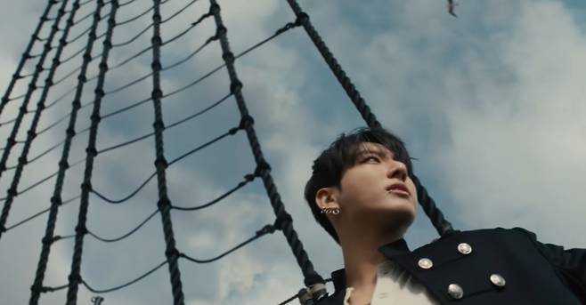 [방탄소년단 ‘스윔’ 뮤직비디오]