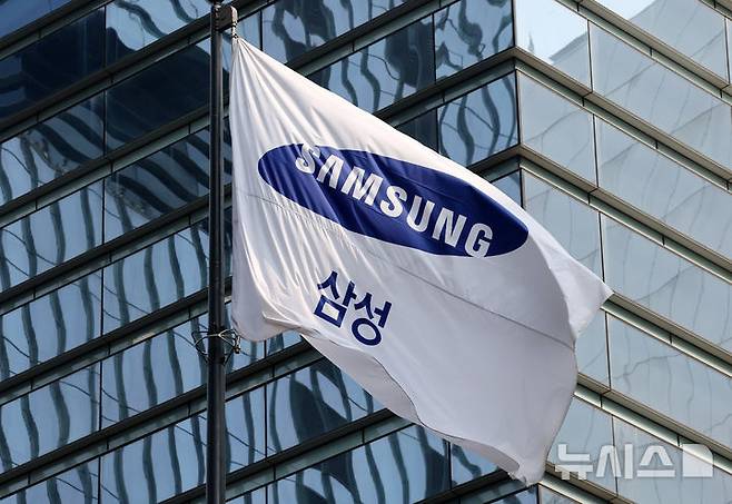삼성전자 서초사옥 깃발 모습. 뉴시스 자료사진.