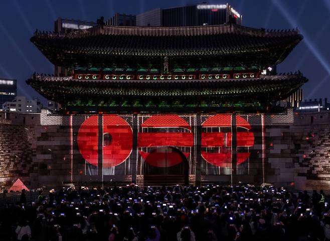 [서울=뉴시스] 방탄소년단 '더 시티' 숭례문 미디어파사드. (사진 = 빅히트 뮤직 제공) 2026.03.21. photo@newsis.com *재판매 및 DB 금지