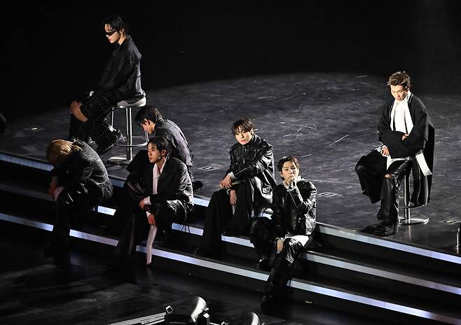 방탄소년단(BTS)이 21일 서울 광화문광장에서 컴백 기념 공연인 'BTS 컴백 라이브: 아리랑'을 펼치고 있다. ⓒ사진공동취재단