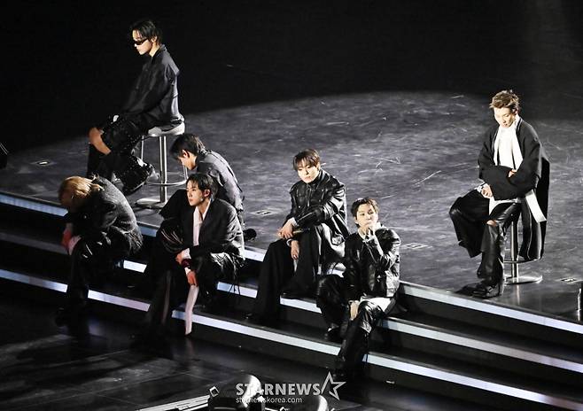 (서울=뉴스1) 사진공동취재단 = 그룹 방탄소년단(BTS)이 21일 서울 광화문 광장에서 무료 복귀 공연?'BTS?컴백 라이브: 아리랑'(BTS?THE?COMEBACK?LIVE?｜?ARIRANG)을 펼쳐졌다.   BTS의 RM, 진, 슈가, 제이홉, 지민, 뷔, 정국이 공연을 펼치고 있다.    2026.3.21/뉴스1  Copyright (C) 뉴스1. All rights reserved. 무단 전재 및 재배포,  AI학습 이용 금지. /사진=(서울=뉴스1) 사진공동취재단