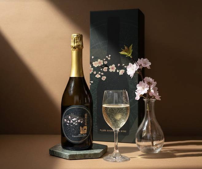 광양 매실과 돌배를 사용해 만든 최초 스파클링 와인 섬진강의 별. 섬진강의봄 제공